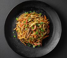 Вок с говядиной и перечным соусом