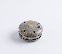 Пирожное макарон Соленая карамель