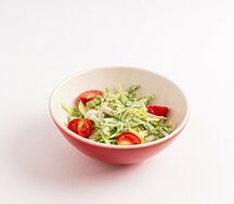 Салат с курицей и персиком