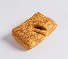 Шоссон с мясом и соусом