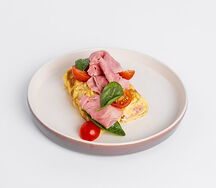 Омлет с фермерским окороком и сыром