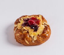 Вензель с ягодами