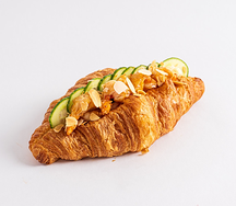 Круассан с креветками и взбитым сыром