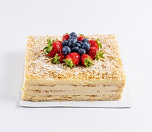 Торт Наполеон с ягодами