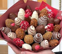 Букет клубники в шоколаде Caramel M