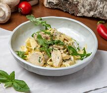 Феттуччине с курицей и грибами