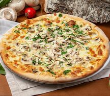 Пицца с шампиньонами и трюфельным маслом