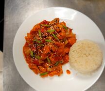 Курица в кисло сладком соусе с рисом