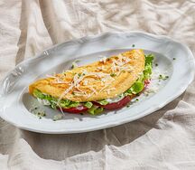 Омлет с томатами и творожным сыром 