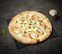 Пицца с грушей и горгонзолой