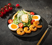 Салат Цезарь с креветками