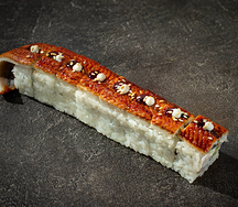 Ролл Дракон с угрем и креветкой