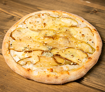 Пицца с грушей и горгонзолой