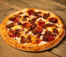 Пицца с говядиной и колбасками халяль