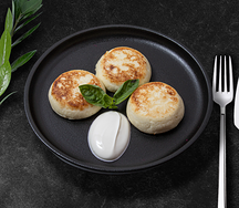 Сырники со сметаной