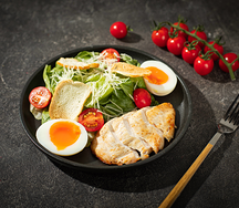 Салат Цезарь с курицей