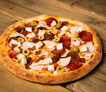 Пицца с говядиной и колбасками халяль