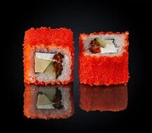 Ролл Калифорния с лососем 