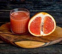 Свежевыжатый грейпфрутовый сок
