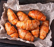 Рогалик пшеничный с чесноком и пряными травами