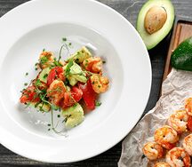 Салат с креветками и авокадо