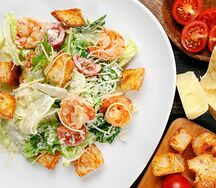 Цезарь с тигровыми креветками