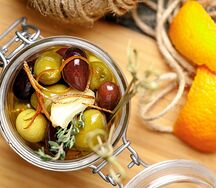Ассорти из маслин и оливок