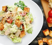 Цезарь с цыплёнком