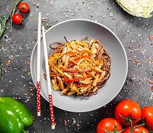 Вок с лососем