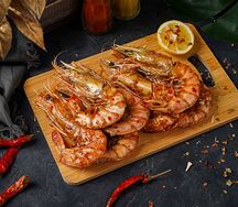 Тигровые креветки, обжаренные в соусе sweet chili