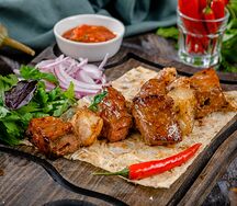 Шашлык из бараньей печени с курдюком
