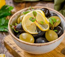 Маслины и оливки