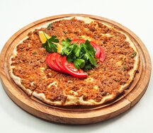 Лажмаджун с сыром и говяжьим фаршем