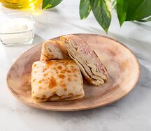 Блины с ветчиной, сыром и сметаной