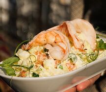 Оливье с тигровыми креветками и соусом айоли