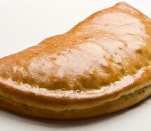 Кальцоне с курицей и грибами