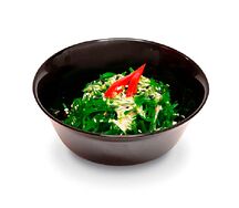 Салат Чука сарада с кунжутным соусом