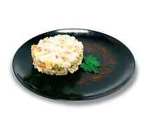 Салат Оливье с копченой курицей