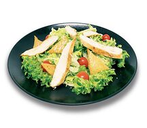 Салат Цезарь с курицей