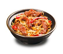 Китайская пшеничная лапша удон с овощами и говядиной