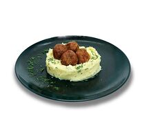 Куриные фрикадельки с картофельным пюре