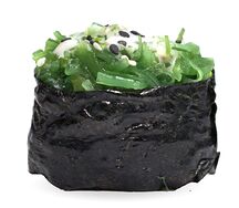 Суши с чукой и ореховым соусом