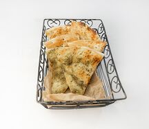 Фокачча с соусом песто