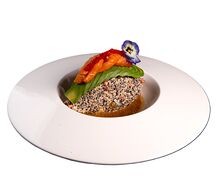 Авторский салат с киноа и семгой