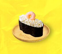 Гункан с креветкой и сливочным сыром