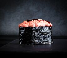Гункан запеченный с крабовым мясом
