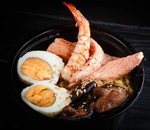 Рамен с креветкой и семгой