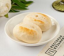 Белая французская булочка