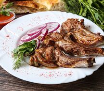 Баранья корейка на мангале