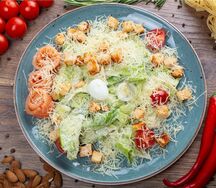 Салат Цезарь с креветками